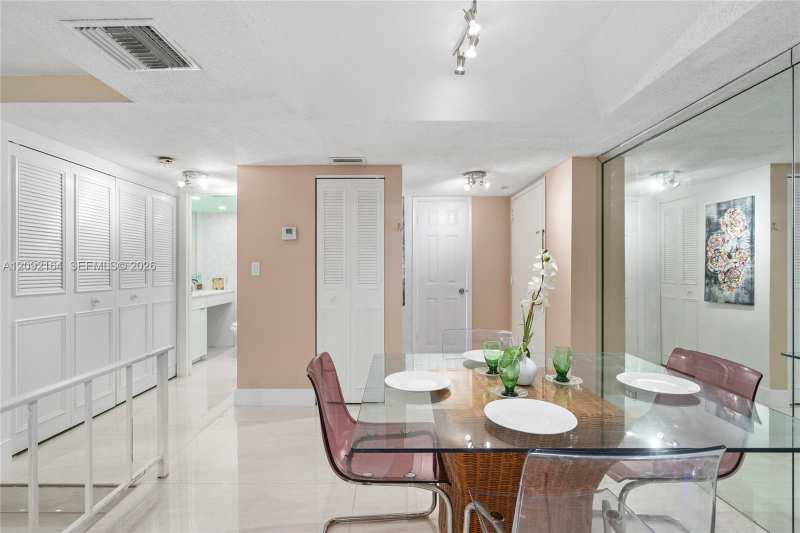 3670 Inverrary Dr # 2R, Lauderhill FL 33319