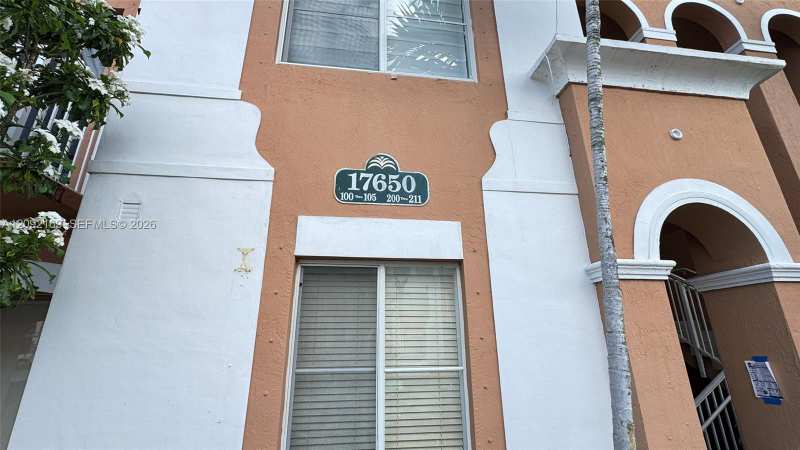 17650 NW 73rd Ave # 18, Hialeah FL 33015