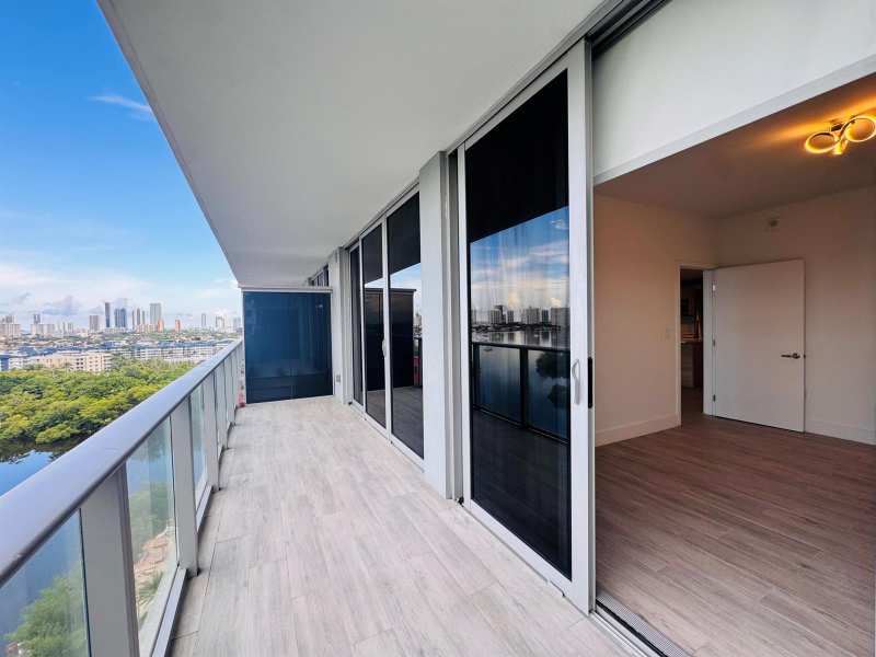 16385 BISCAYNE Boulevard # 1204, North Miami Beach FL 33160
