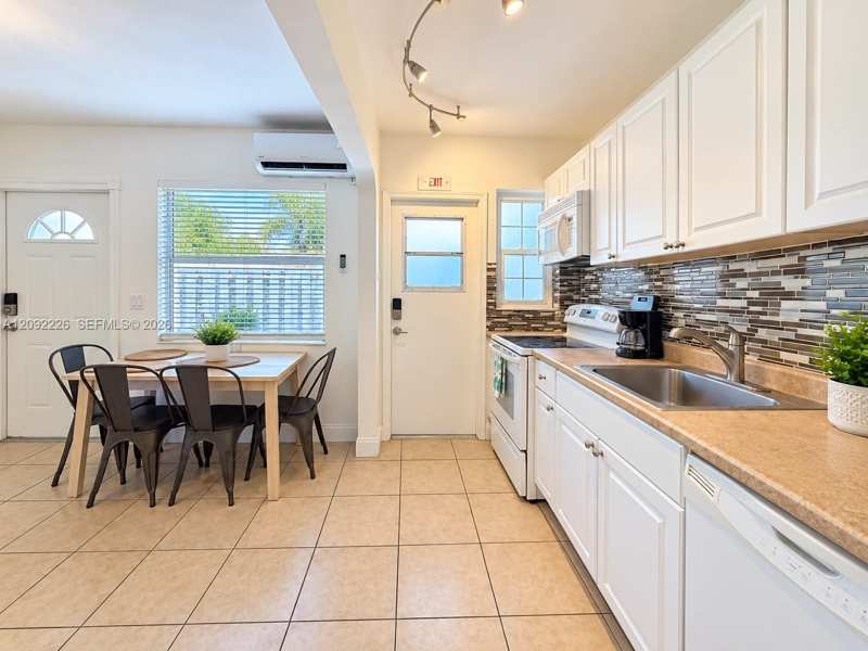 1639 Hayes St # 2, Hollywood FL 33020