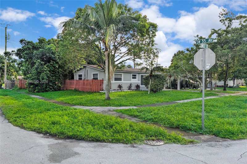 5500 SW 7th St, Margate FL 33068