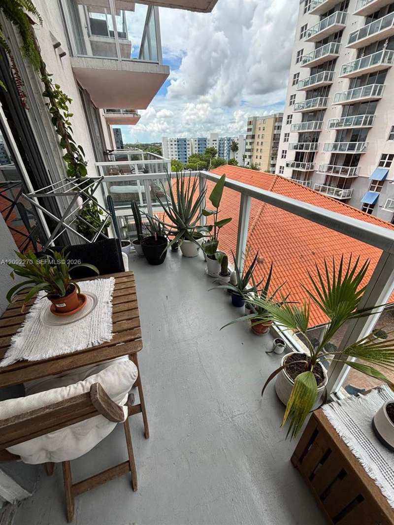 5077 NW 7th St # 814, Miami FL 33126