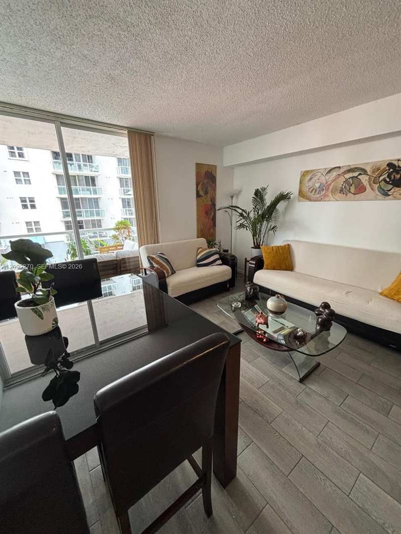 5077 NW 7th St # 814, Miami FL 33126