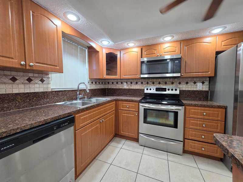 5860 NW 44TH Street # 502, Lauderhill FL 33319