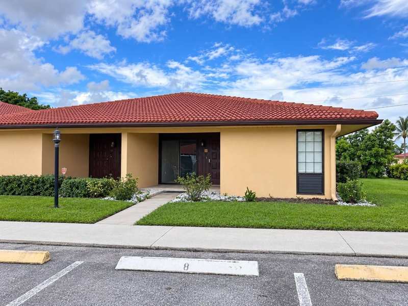 5933 FOREST HILL Boulevard # 8, West Palm Beach FL 33415