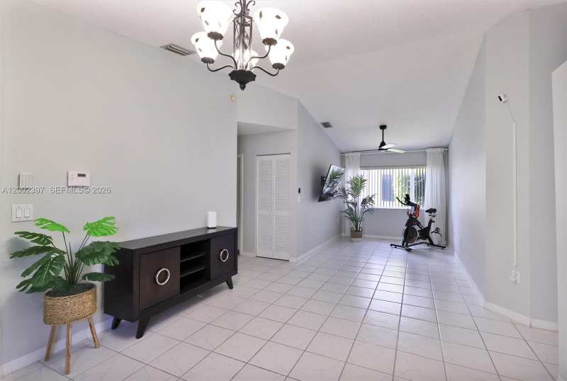 127 Danielle Ct, Weston FL 33326