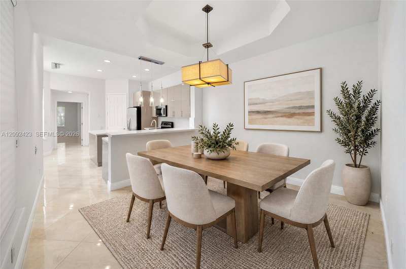 887 W Spinnaker Dr W, Hollywood FL 33019