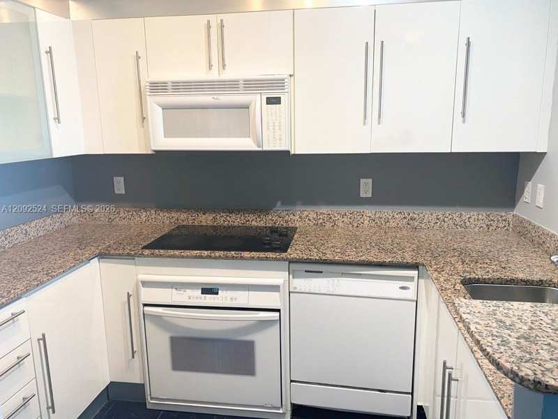 335 BISCAYNE BL # 4200, Miami FL 33131