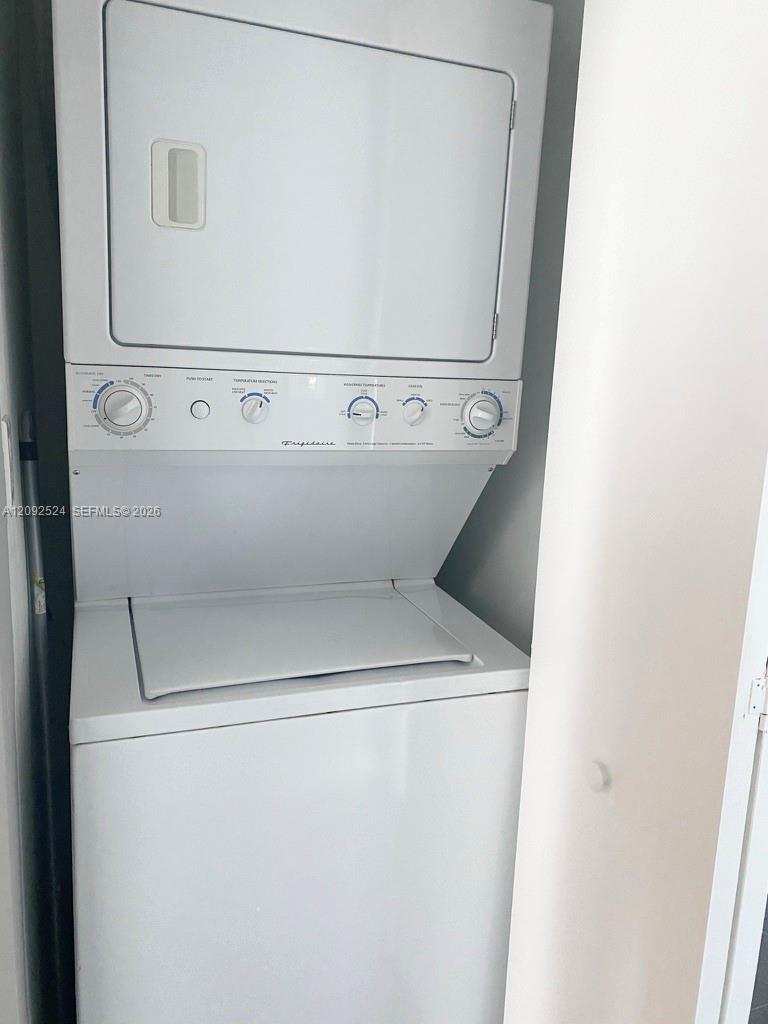 335 BISCAYNE BL # 4200, Miami FL 33131