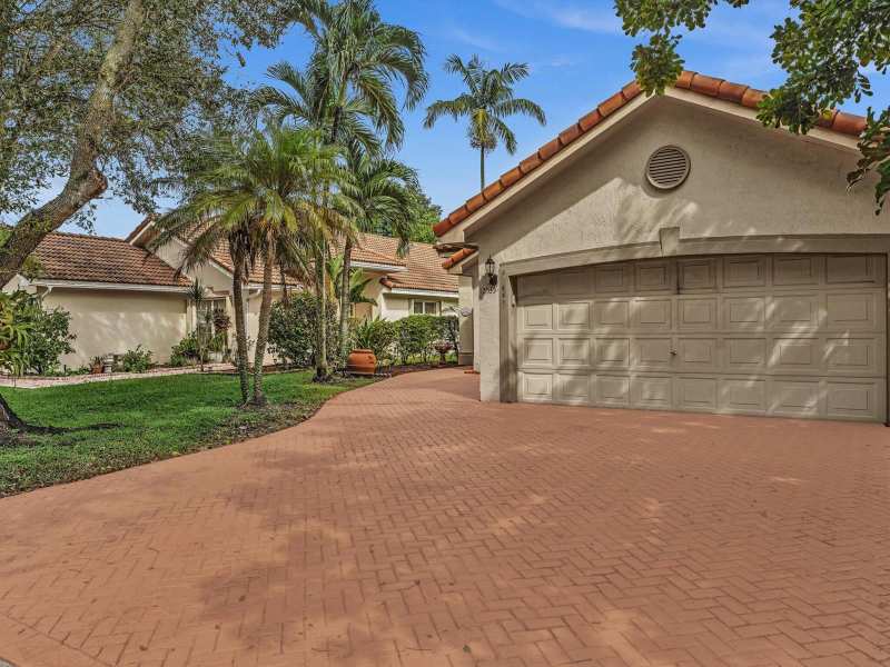 12535 SW 7th Place, Davie FL 33325