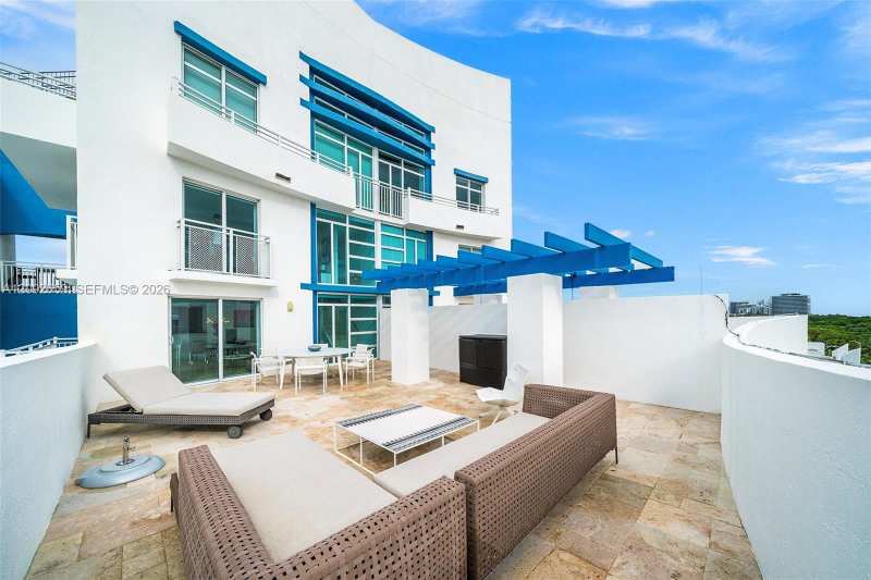 7600 Collins Ave # 1012, Miami Beach FL 33141