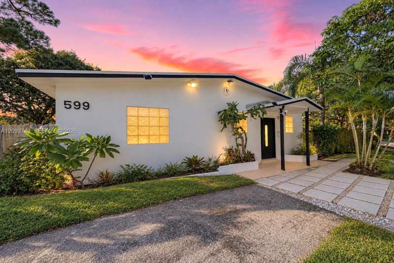 599 NE 35th St, Oakland Park FL 33334