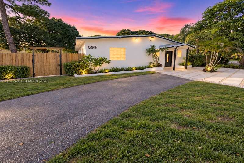 599 NE 35th St, Oakland Park FL 33334