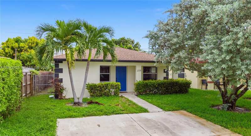 209 NE 35th St, Oakland Park FL 33334