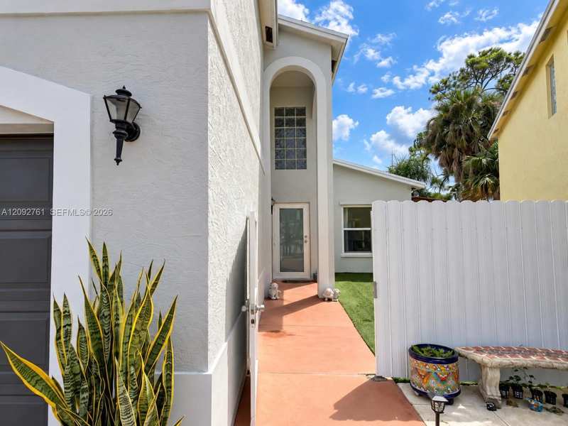 4244 Pine Hollow Cir, Green Acres FL 33463