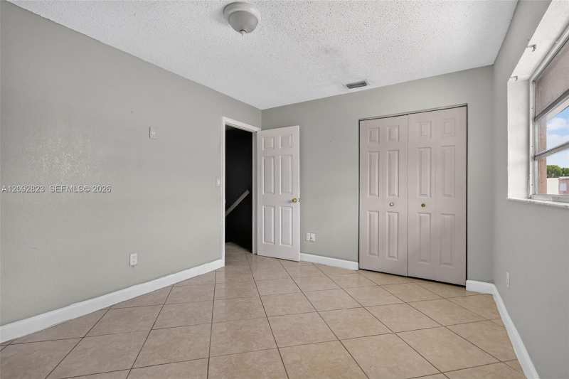 275 W 68th St # 106, Hialeah FL 33014