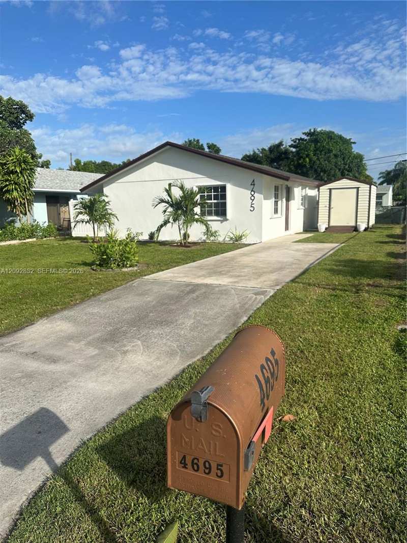 4695 Cambridge St, Lake Worth FL 33463
