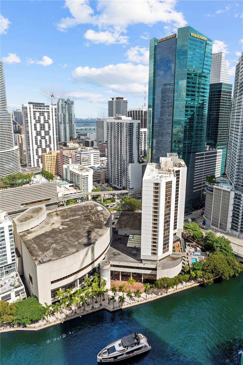 31 SE 5th St # 4018, Miami FL 33131