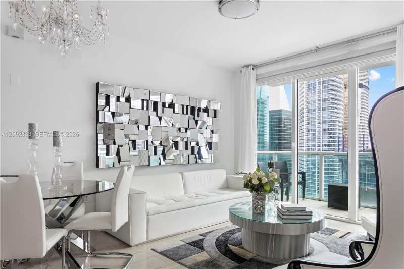 31 SE 5th St # 4018, Miami FL 33131