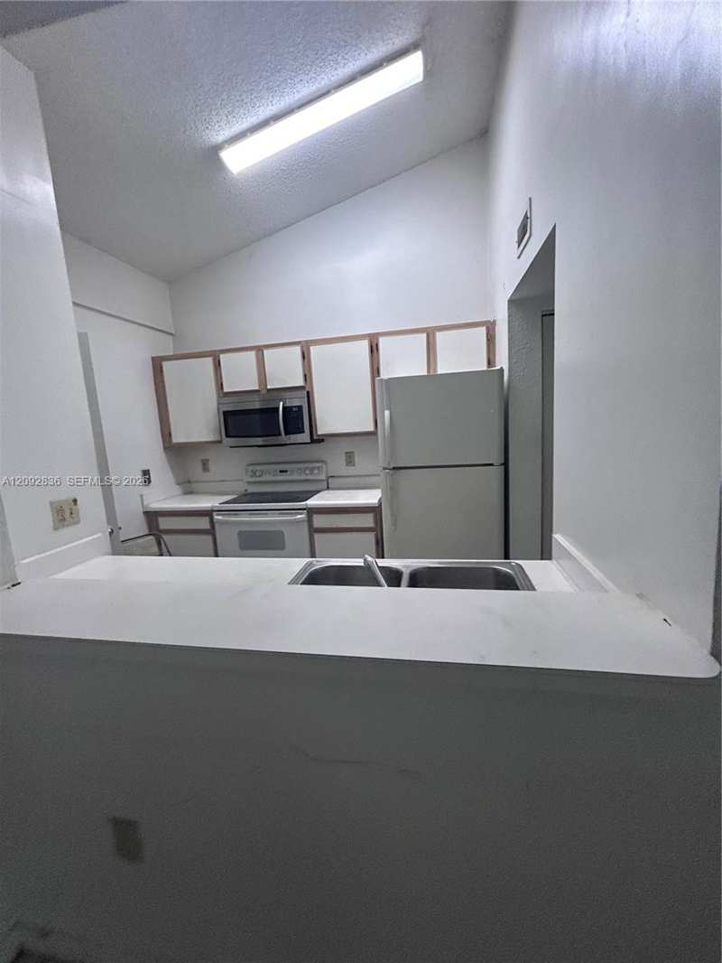 2890 N Oakland Forest Dr # 202, Oakland Park FL 33309