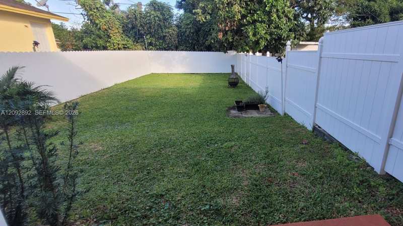 5829 Grant St, Hollywood FL 33021
