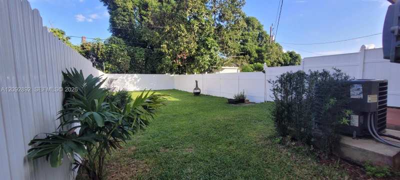 5829 Grant St, Hollywood FL 33021