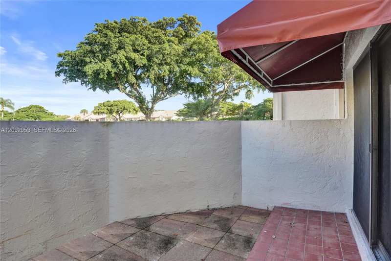 105 Liberty Ct, Deerfield Beach FL 33442