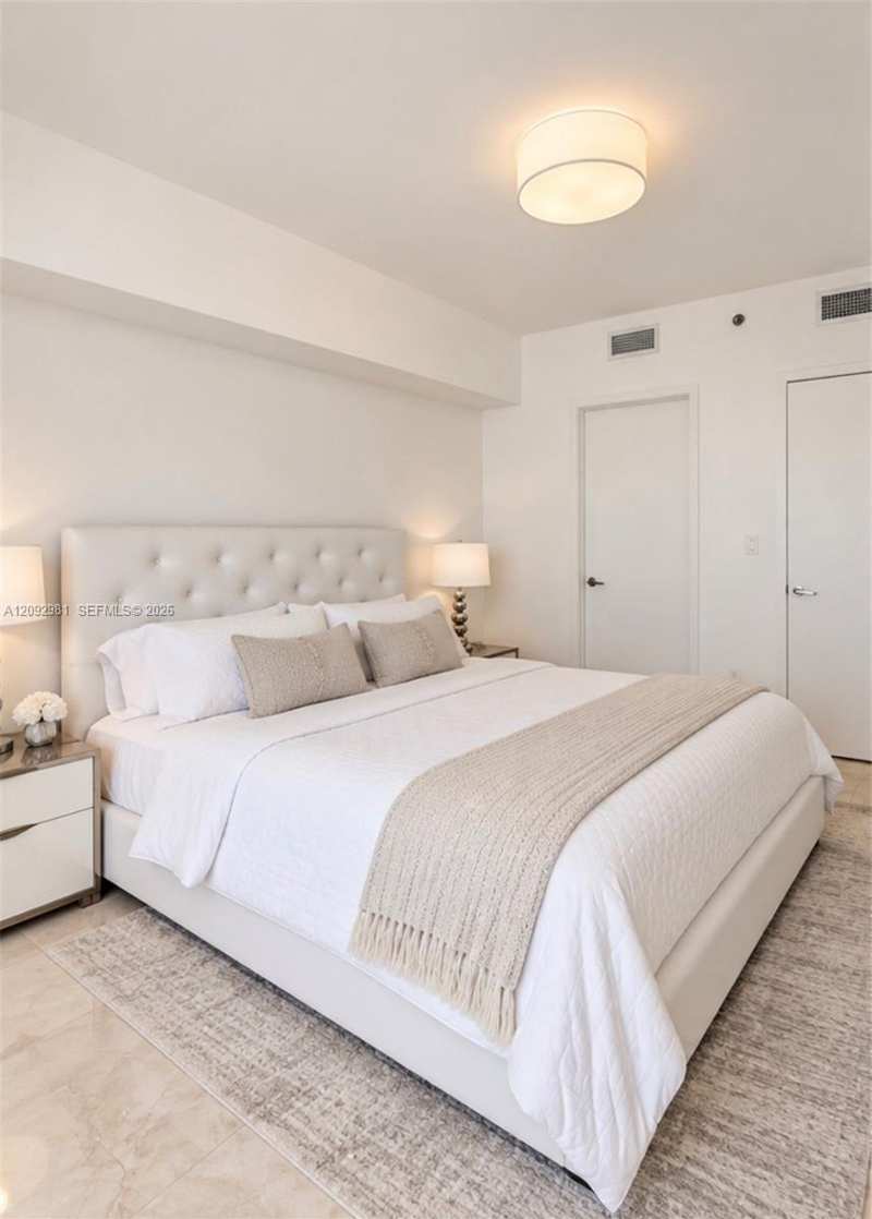 475 Brickell Ave # 3512, Miami FL 33131