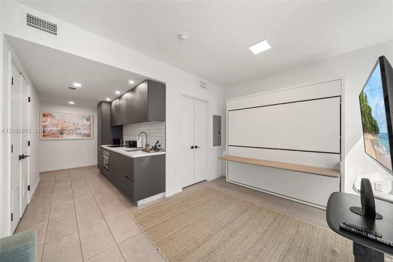 227 NE 2nd St # 1911, Miami FL 33132