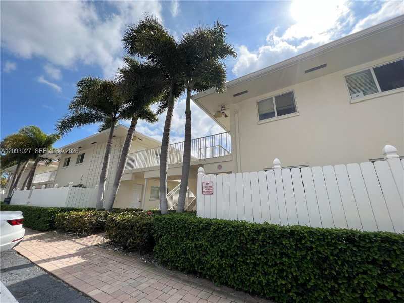 1872 NE 46th St # D4, Fort Lauderdale FL 33308