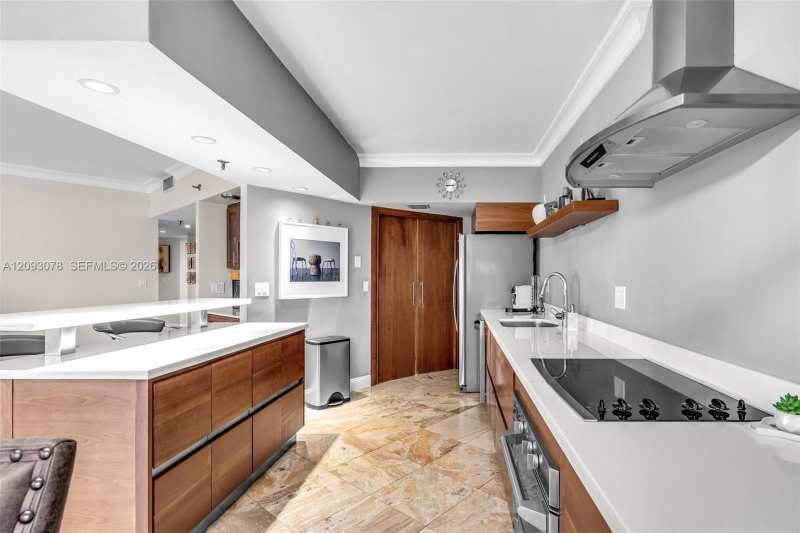 520 Brickell Key Dr # A700, Miami FL 33131