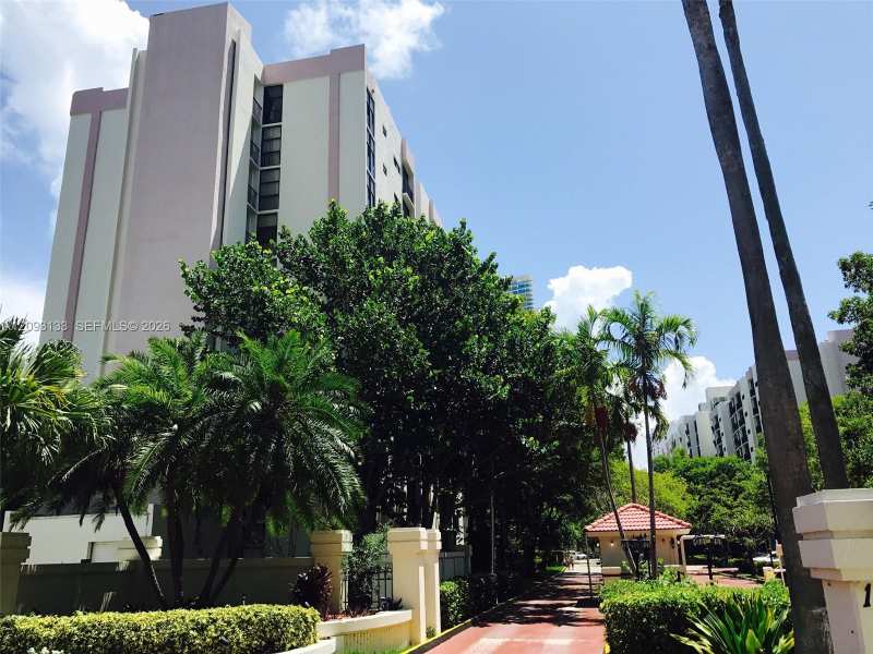 17121 N BAY RD # 720, Sunny Isles Beach FL 33160