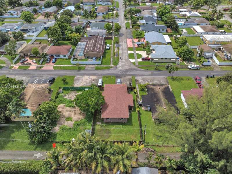 401 SW 4th Ter, Hallandale Beach FL 33009