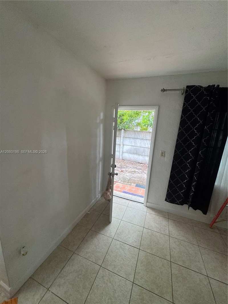 1020 SW 5th St # 4, Miami FL 33130