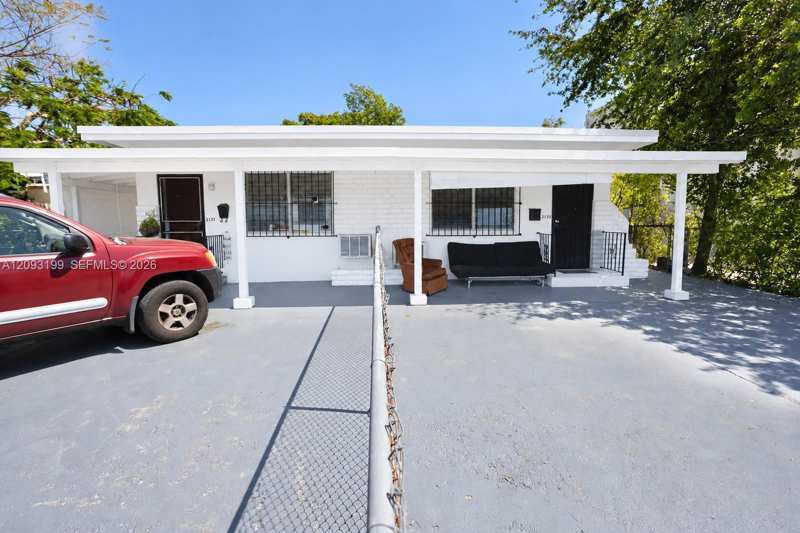 2135 NW 1st Ter, Miami FL 33125