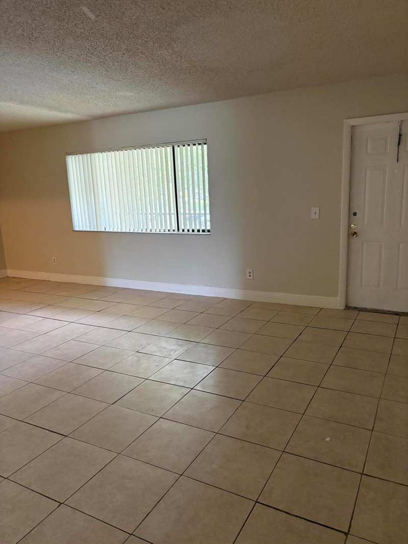 318 MEADOWS Circle, Boynton Beach FL 33436