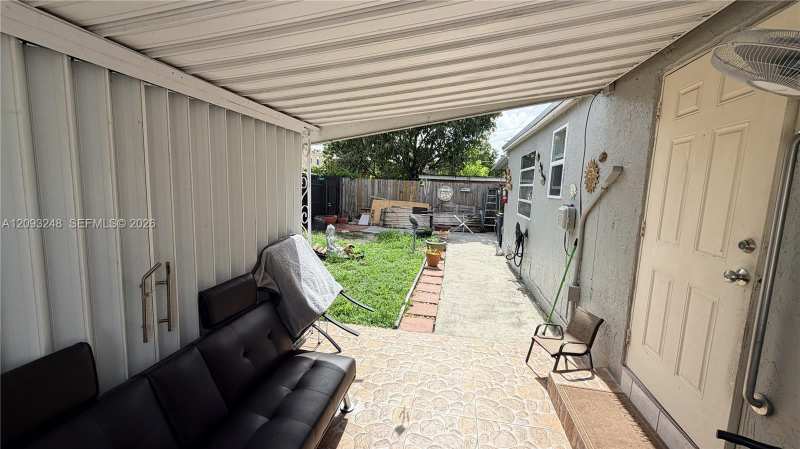 236 E 14th St, Hialeah FL 33010