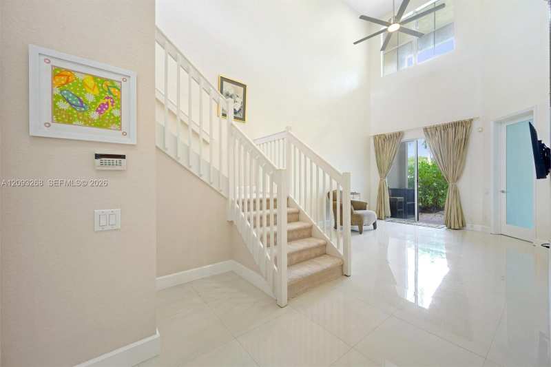 1384 W Harbor Vw W, Hollywood FL 33019
