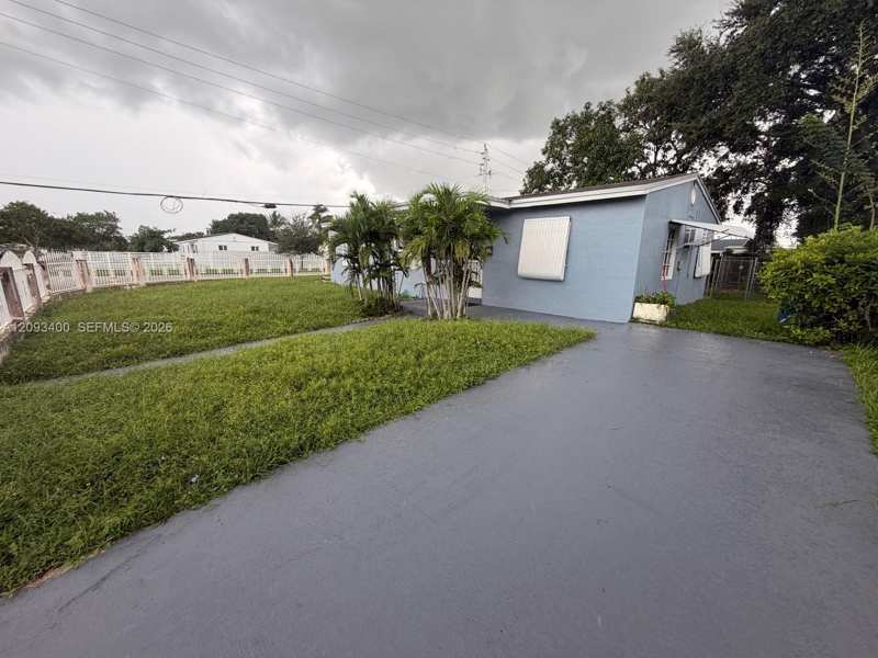 16000 NW 17th Ct, Miami Gardens FL 33054