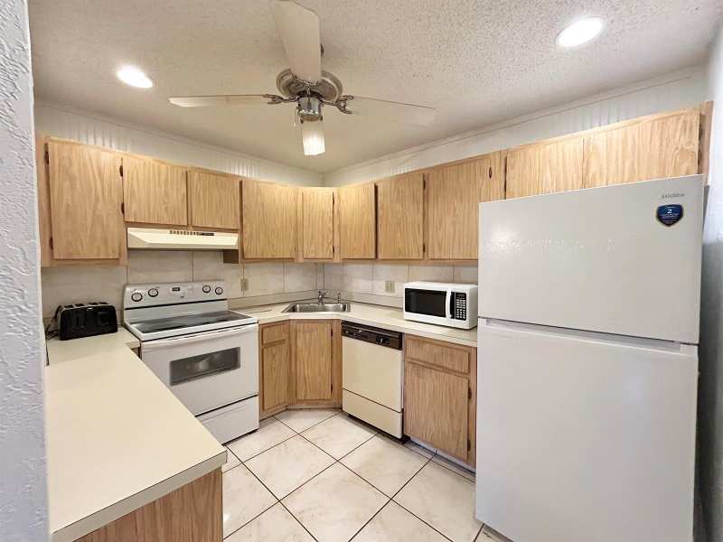435 Pine Glen Lane # 2, FL 33463