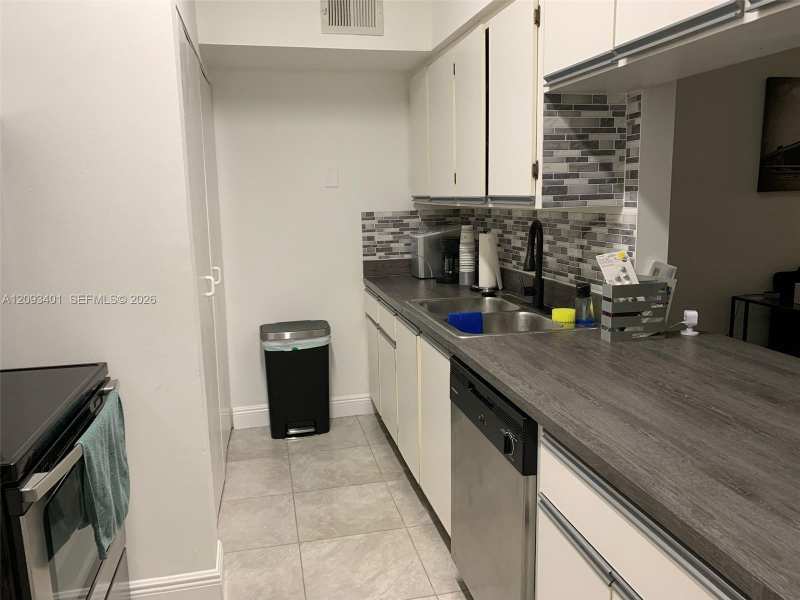 18342 NW 68th Ave # O, Hialeah FL 33015