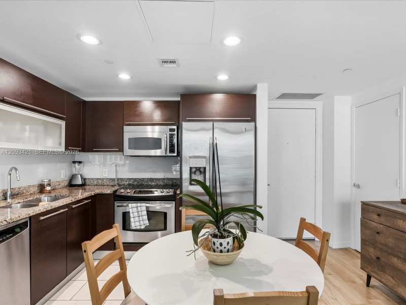 950 Brickell Bay Dr # 1208, Miami FL 33131