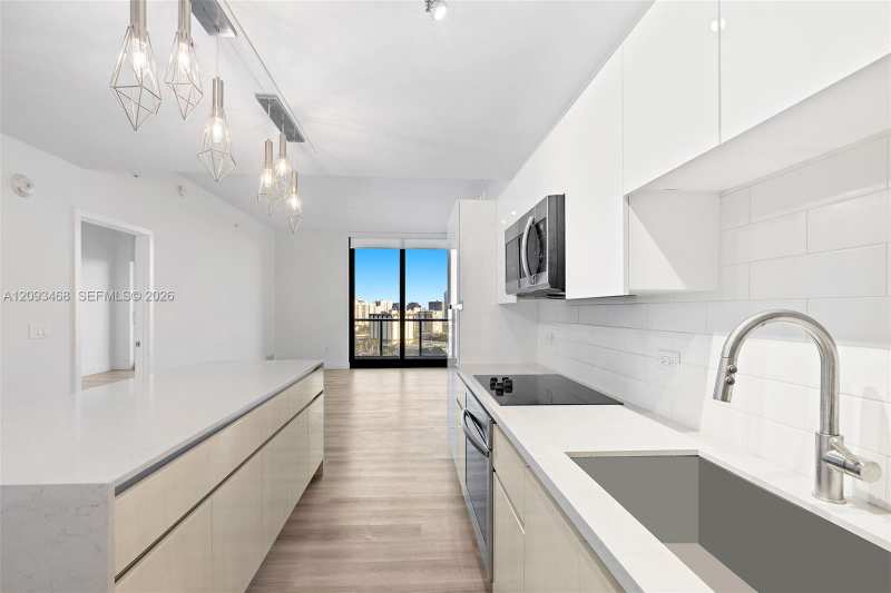 101 Diplomat Pkwy # 1104, Hallandale Beach FL 33009