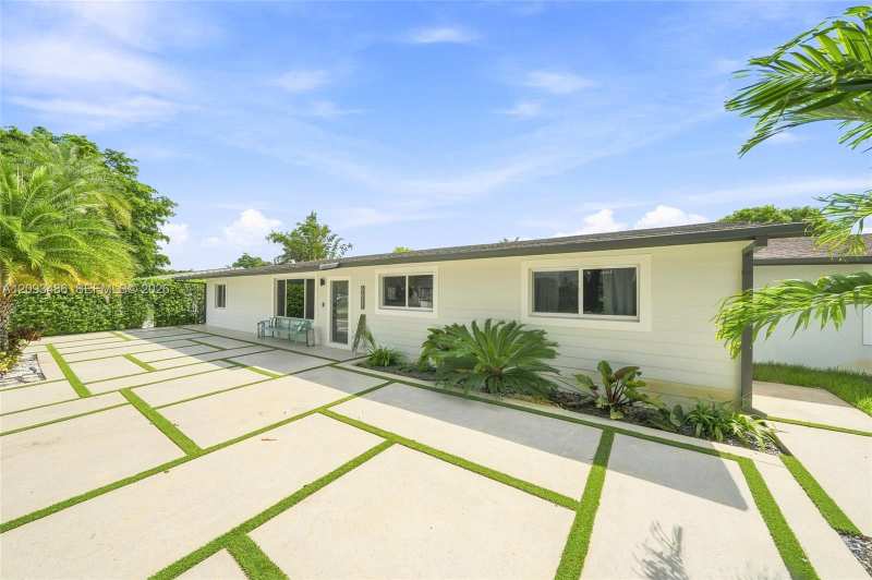 8031 SW 97th Ave, Miami FL 33173
