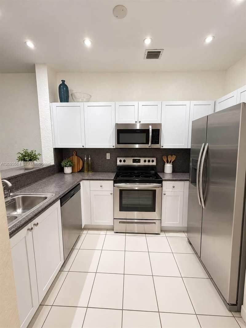 7050 NW 177th St # 11, Hialeah FL 33015