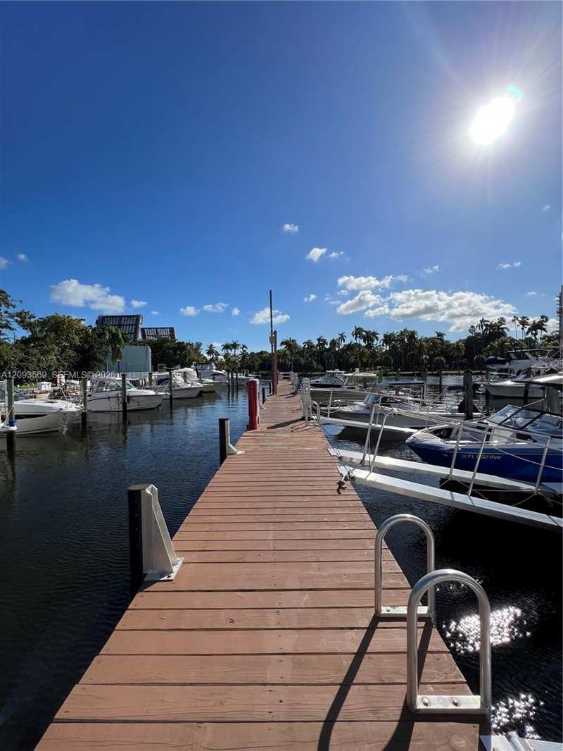1700 NW North River Dr, Miami FL 33125