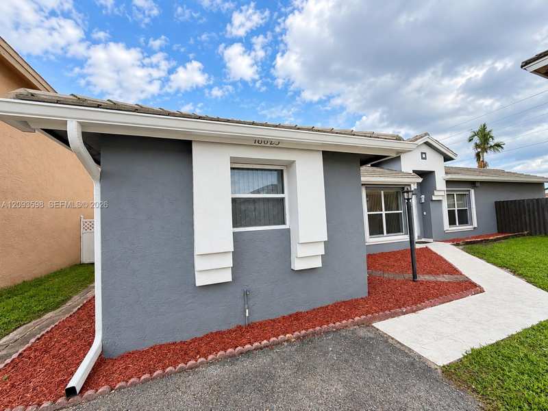 18825 NW 52nd Ct, Miami Gardens FL 33055