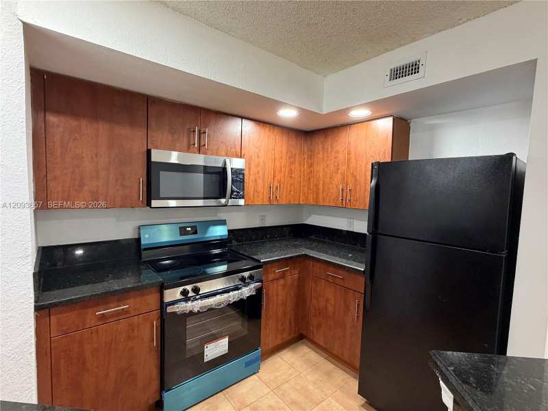 565 Vista Isles Dr # 2018, Sunrise FL 33325