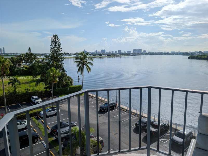 11930 N Bayshore Dr # 502, North Miami FL 33181