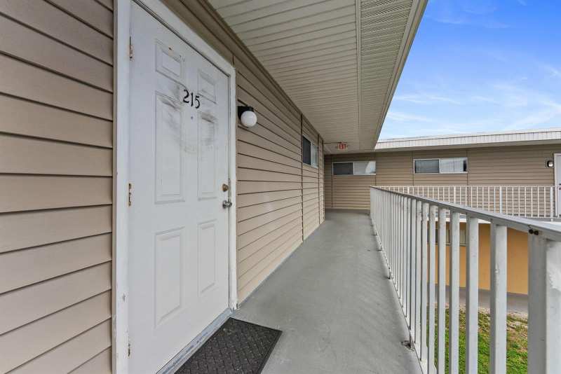 1500 CRESCENT Circle # B215, Lake Park FL 33403